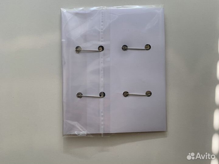 Набор металлических значков YSL