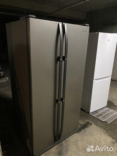 Холодильник двухдверный samsung