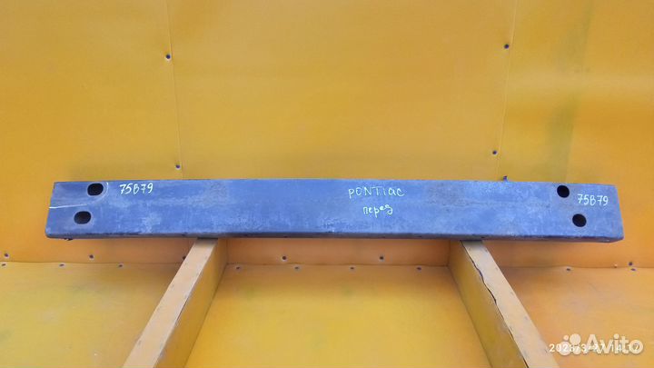 Усилитель переднего бампера для Pontiac Vibe 1