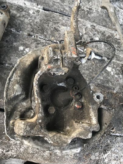 Кулак поворотный передний правый BMW M5