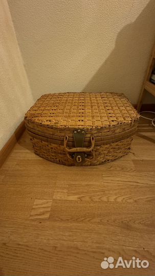 Набор для пикника в плетеной корзине