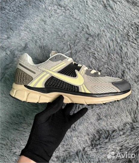 Кроссовки Nike Air Zoom Vomero 5