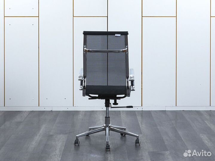 Офисное кресло