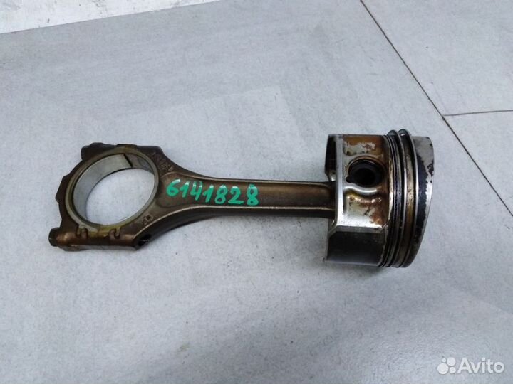 Поршень с шатуном 022107065AA