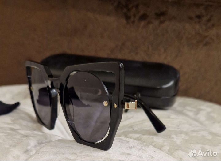 Солнцезащитные очки женские брендовые