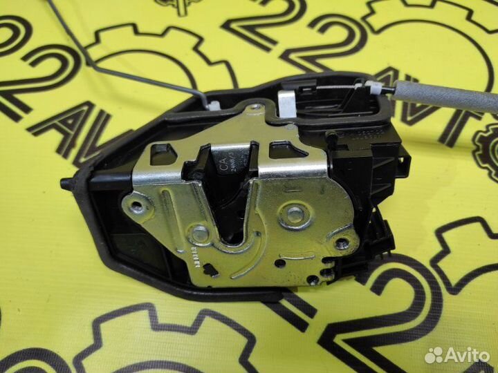 Замок двери задний левый Bmw X5 E70 N52B30 12.2008