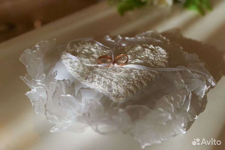 Подушечка для обручальных колец в форме сердца