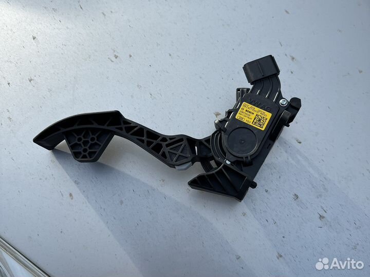 Педаль газа Skoda Rapid 2