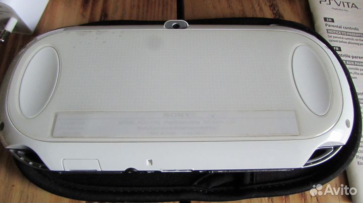 PS vita PCH 1106 FAT white