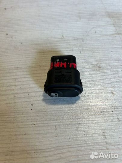 Кнопка стеклоподъемника Chevrolet Niva 2020