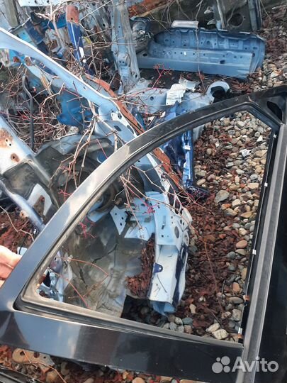 Правая передняя дверь на Лифан Бриз