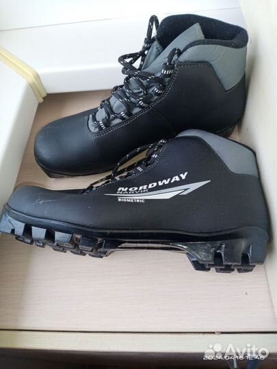 Лыжные ботинки