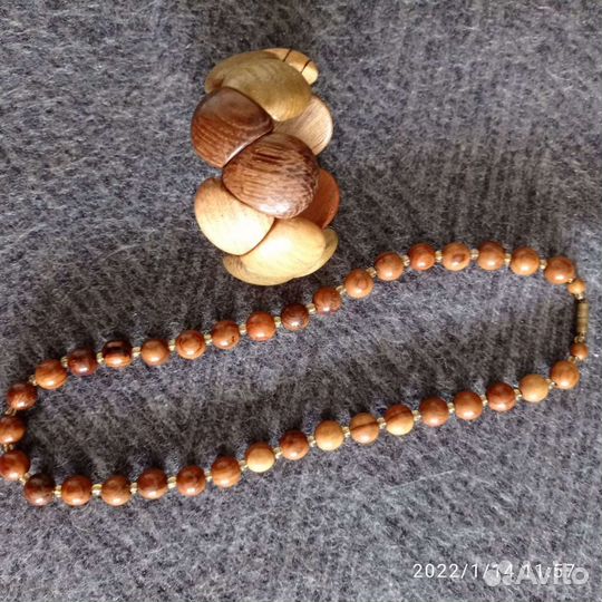 Украшения из дерева