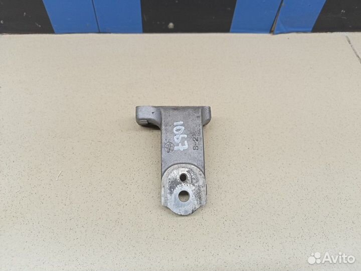 Кронштейн (сопут. товар) Land Cruiser (150) -Prado