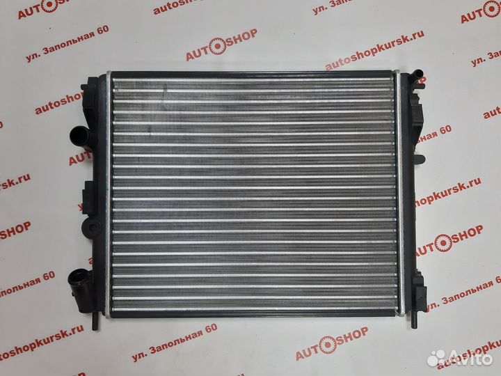 Радиатор охлаждения Logan Megan Largus Simbol Clio