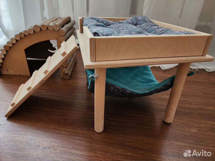 Терраса, домик, сенник,поилка и вольер для грызу