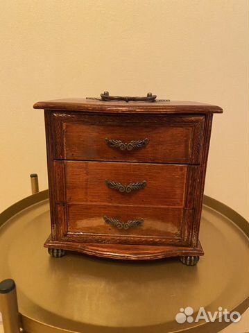 Деревянная шкатулка-комод для украшений