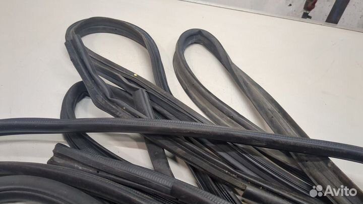 Уплотнитель Toyota Camry XV70, 2019