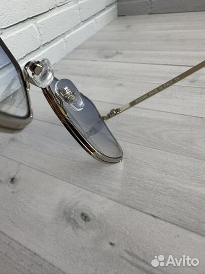 Солнцезащитные очки Moschino