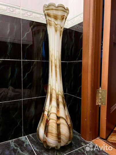 Напольная ваза, искусственные цветы