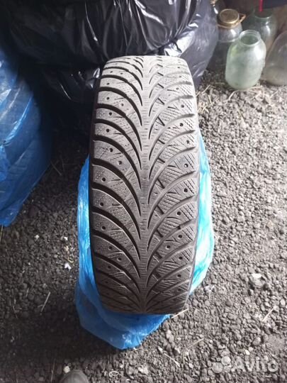 Goodyear UltraGrip Extreme 215/65 R16