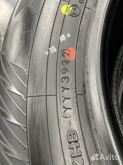 Yokohama IceGuard Stud IG65 215/65 R16 102T