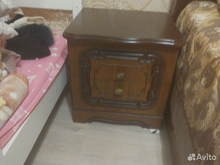 Продам тумбу и 2 тумбочки в хорошем состоянии