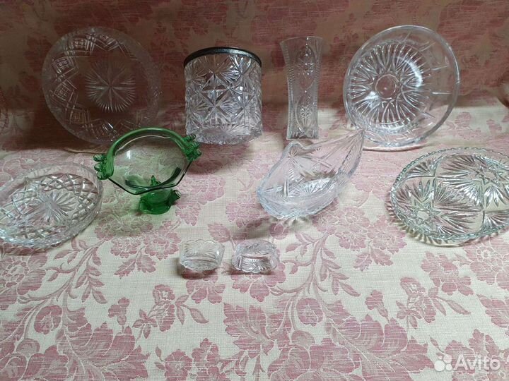 Сервиз столовый и хрустальные вазочки