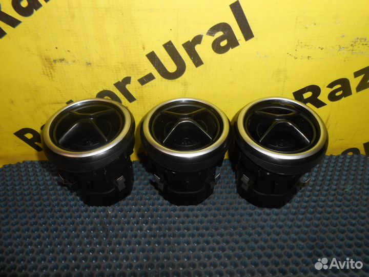 Дефлектор воздушный центральный Мерседес-Бенц W246