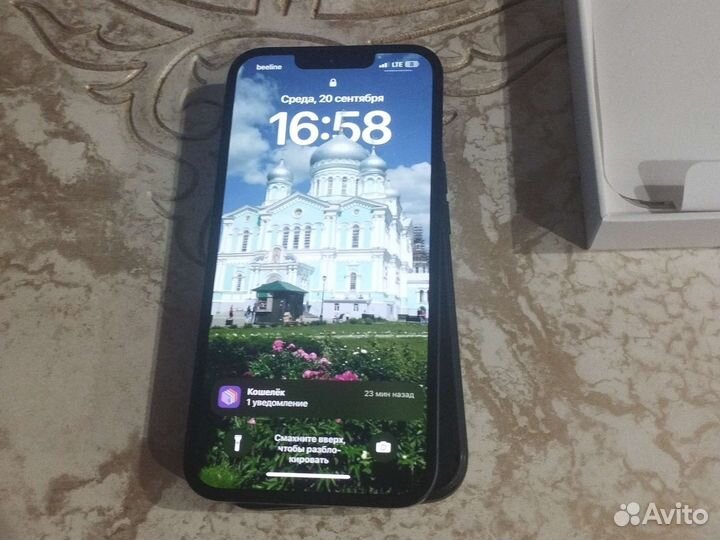 Телефон iPhone 14