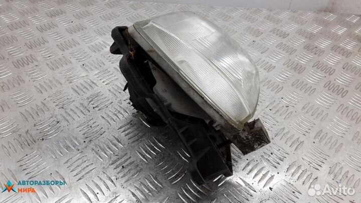 Фара правая Nissan Navara D22 2001 260103S200