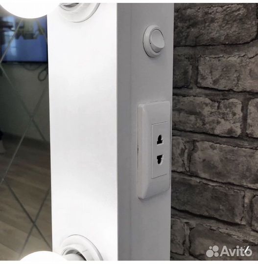 Гримерное зеркало с подсветкой