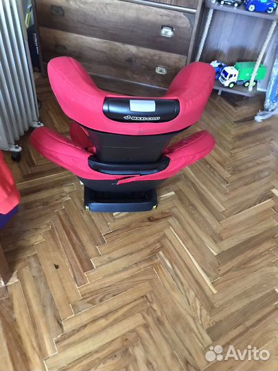 Автомобильное кресло maxi cosi