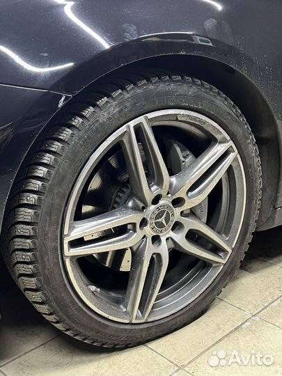 Pirelli Ice Zero 2 245/40 R19