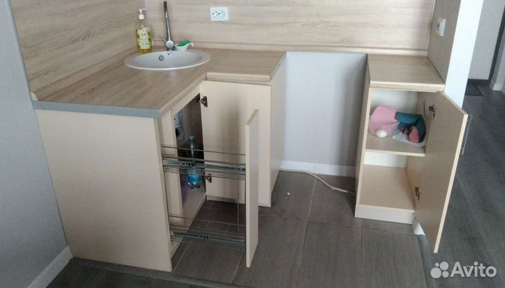 Кухонный гарнитур угловой почти новый