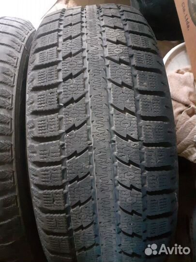 Toyo Observe GSi-5 215/60 R17 96Q