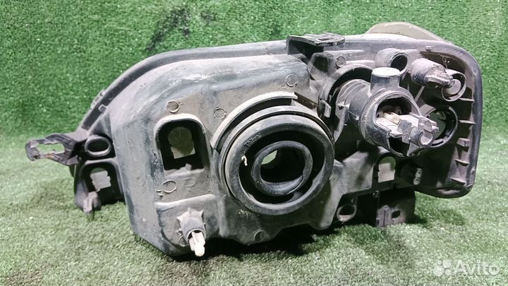 Правая фара Renault Logan