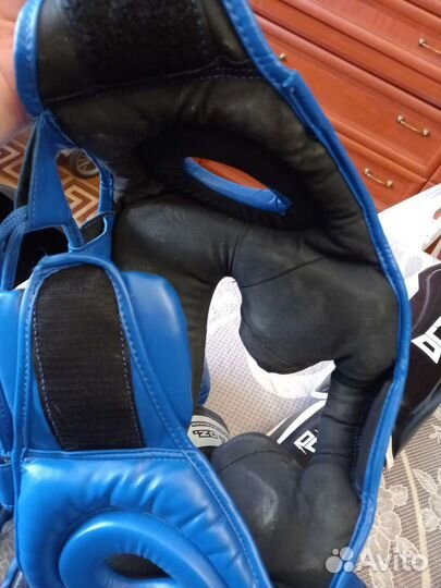 Шлем и наколенники бокс.перчатки