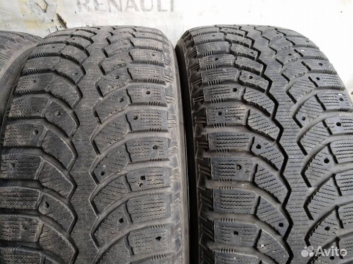Bridgestone Blizzak Spike-01 235/55 R17 103T