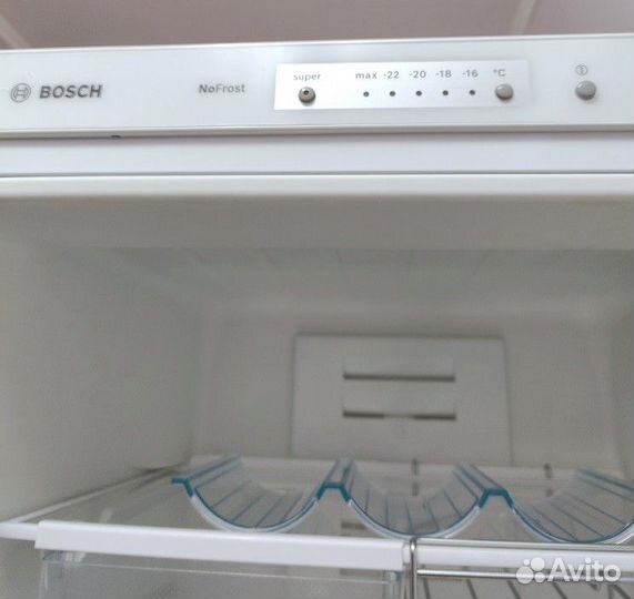 Холодильник Bosch KGN39Y20