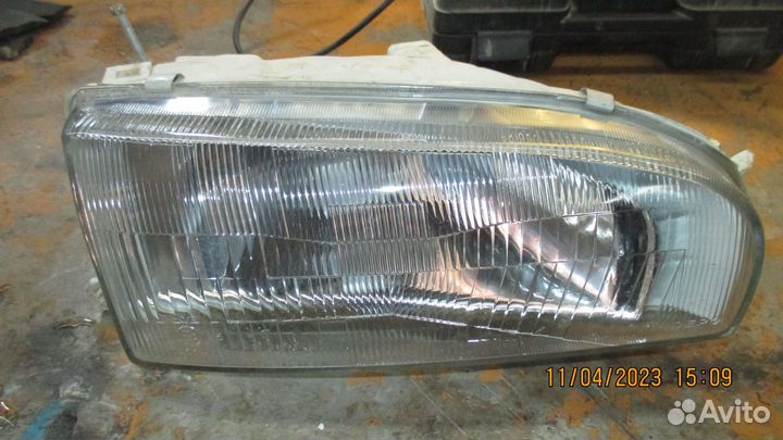 Фара правая (дефекты) Toyota Sprinter E100