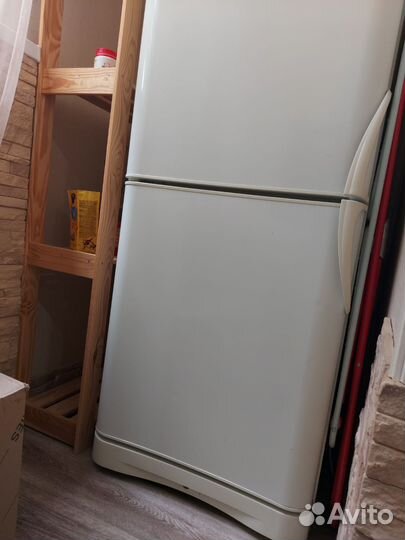 Холодильник Indesit