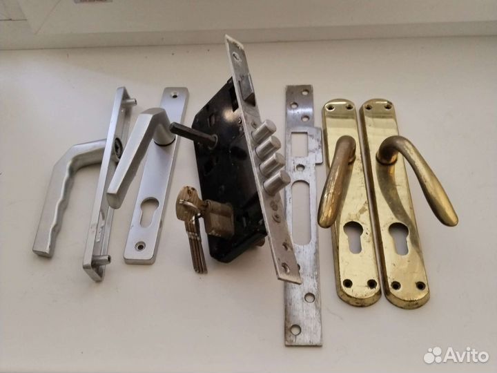 Замок врезной апекс