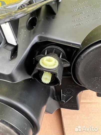 Рено Дастер Фара передняя левая оригинальная