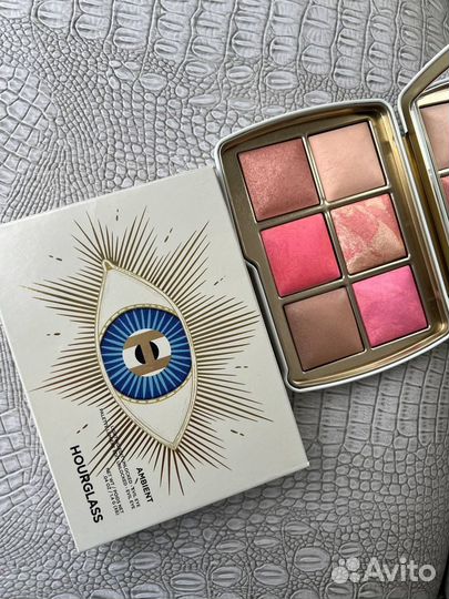 Палетка Hourglass evil eye