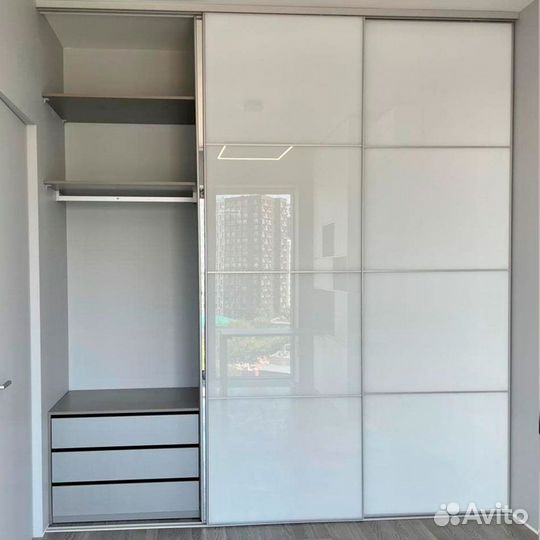 Шкаф купе белый с зеркалом