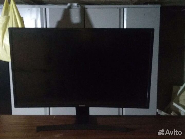 Монитор Samsung LS27E500CS/CI Расколота матрица