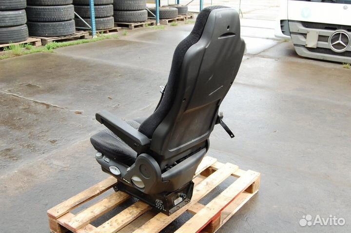 Кресло водительское пневматическое 9439102502 merc