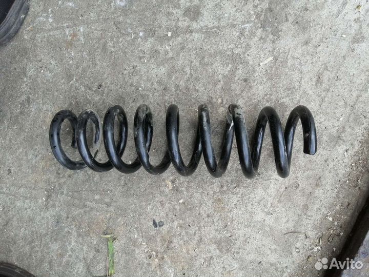 Задняя пружина f30