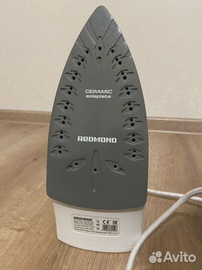 Утюг Redmond